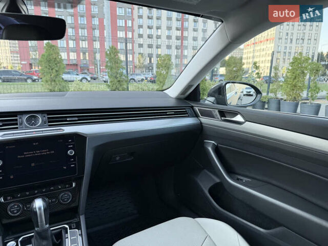 Серый Фольксваген Arteon, объемом двигателя 2 л и пробегом 88 тыс. км за 23900 $, фото 27 на Automoto.ua