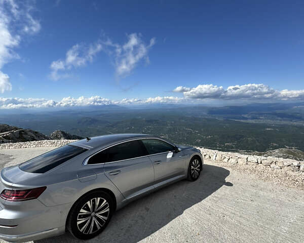 Серый Фольксваген Arteon, объемом двигателя 1.97 л и пробегом 94 тыс. км за 30000 $, фото 3 на Automoto.ua