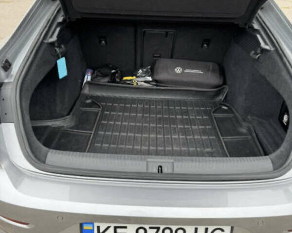 Серый Фольксваген Arteon, объемом двигателя 2 л и пробегом 125 тыс. км за 26300 $, фото 5 на Automoto.ua