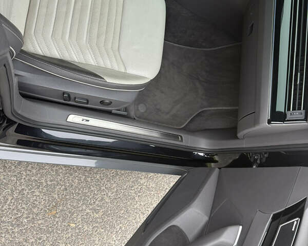 Серый Фольксваген Arteon, объемом двигателя 2 л и пробегом 142 тыс. км за 25900 $, фото 33 на Automoto.ua