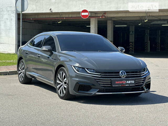 Серый Фольксваген Arteon, объемом двигателя 2 л и пробегом 80 тыс. км за 28900 $, фото 1 на Automoto.ua