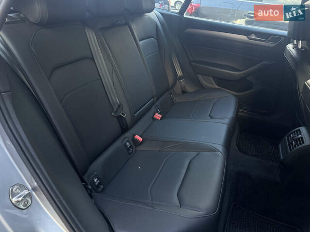 Серый Фольксваген Arteon, объемом двигателя 1.98 л и пробегом 44 тыс. км за 19000 $, фото 26 на Automoto.ua