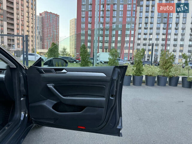 Серый Фольксваген Arteon, объемом двигателя 2 л и пробегом 88 тыс. км за 23900 $, фото 32 на Automoto.ua