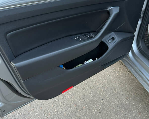 Серый Фольксваген Arteon, объемом двигателя 1.97 л и пробегом 127 тыс. км за 26100 $, фото 12 на Automoto.ua