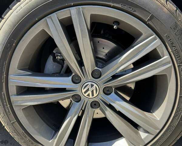 Серый Фольксваген Arteon, объемом двигателя 2 л и пробегом 125 тыс. км за 26300 $, фото 14 на Automoto.ua