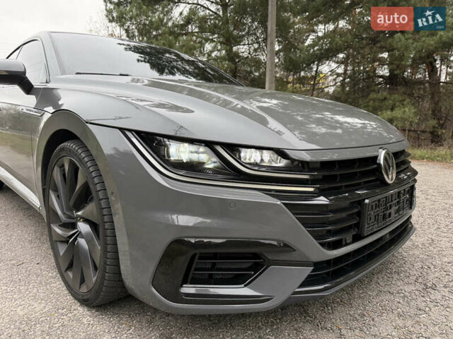 Серый Фольксваген Arteon, объемом двигателя 2 л и пробегом 142 тыс. км за 25900 $, фото 3 на Automoto.ua