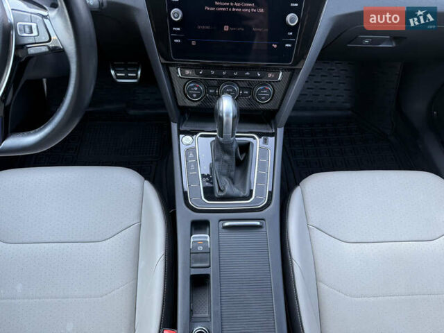 Серый Фольксваген Arteon, объемом двигателя 2 л и пробегом 88 тыс. км за 23900 $, фото 31 на Automoto.ua