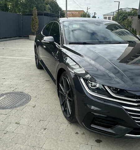 Серый Фольксваген Arteon, объемом двигателя 1.97 л и пробегом 185 тыс. км за 26999 $, фото 2 на Automoto.ua