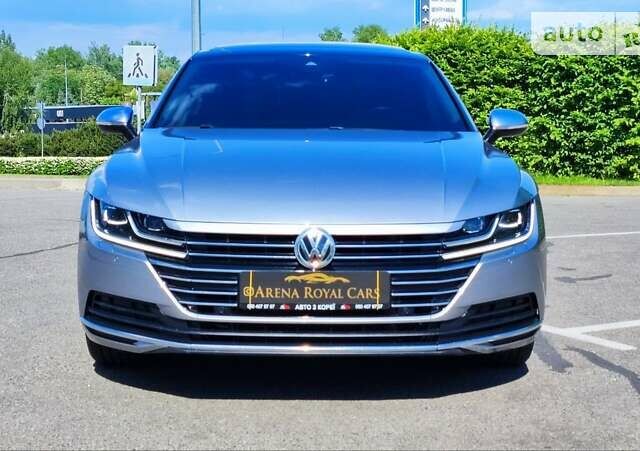 Серый Фольксваген Arteon, объемом двигателя 2 л и пробегом 117 тыс. км за 29990 $, фото 1 на Automoto.ua