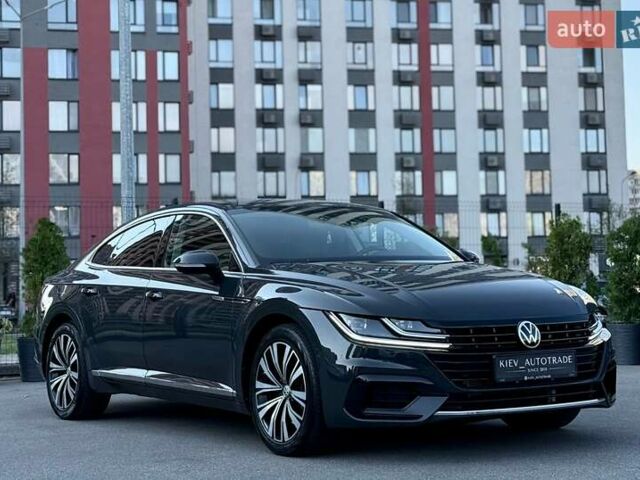 Серый Фольксваген Arteon, объемом двигателя 2 л и пробегом 88 тыс. км за 23900 $, фото 5 на Automoto.ua