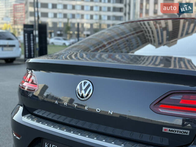 Серый Фольксваген Arteon, объемом двигателя 2 л и пробегом 88 тыс. км за 23900 $, фото 13 на Automoto.ua