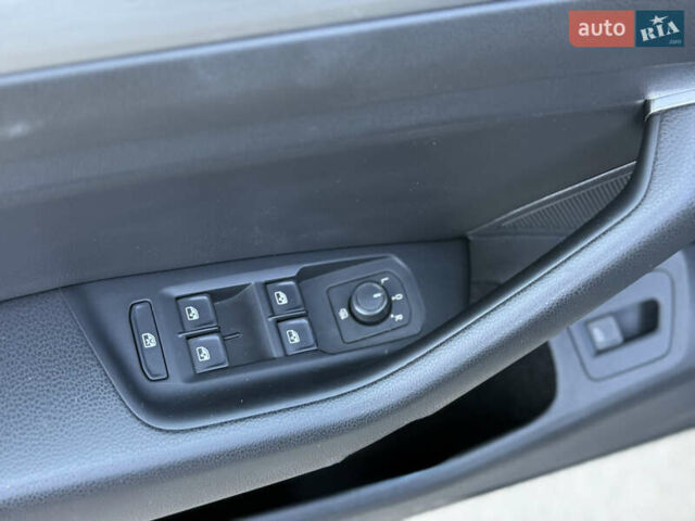 Серый Фольксваген Arteon, объемом двигателя 2 л и пробегом 88 тыс. км за 23900 $, фото 16 на Automoto.ua