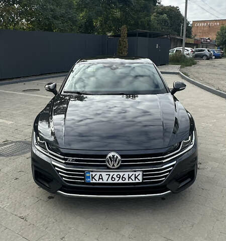Серый Фольксваген Arteon, объемом двигателя 1.97 л и пробегом 185 тыс. км за 26999 $, фото 1 на Automoto.ua