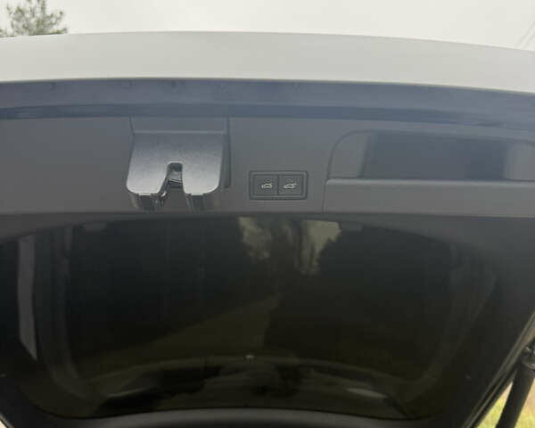 Серый Фольксваген Arteon, объемом двигателя 2 л и пробегом 142 тыс. км за 25900 $, фото 37 на Automoto.ua