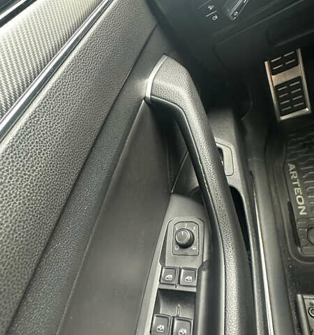 Серый Фольксваген Arteon, объемом двигателя 1.97 л и пробегом 185 тыс. км за 26999 $, фото 16 на Automoto.ua
