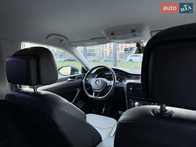 Серый Фольксваген Arteon, объемом двигателя 2 л и пробегом 88 тыс. км за 23900 $, фото 40 на Automoto.ua