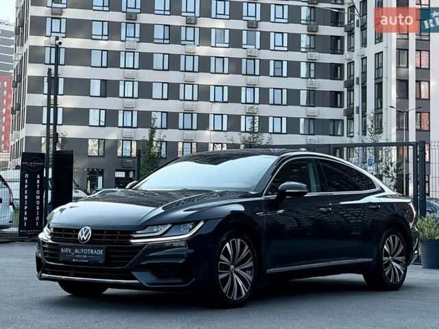 Серый Фольксваген Arteon, объемом двигателя 2 л и пробегом 88 тыс. км за 23900 $, фото 4 на Automoto.ua