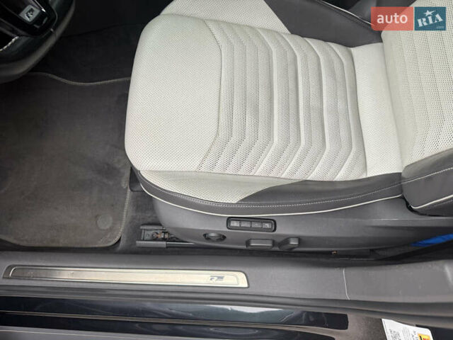 Серый Фольксваген Arteon, объемом двигателя 2 л и пробегом 142 тыс. км за 25900 $, фото 28 на Automoto.ua