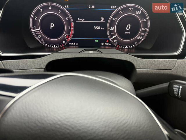 Серый Фольксваген Arteon, объемом двигателя 2 л и пробегом 142 тыс. км за 25900 $, фото 39 на Automoto.ua