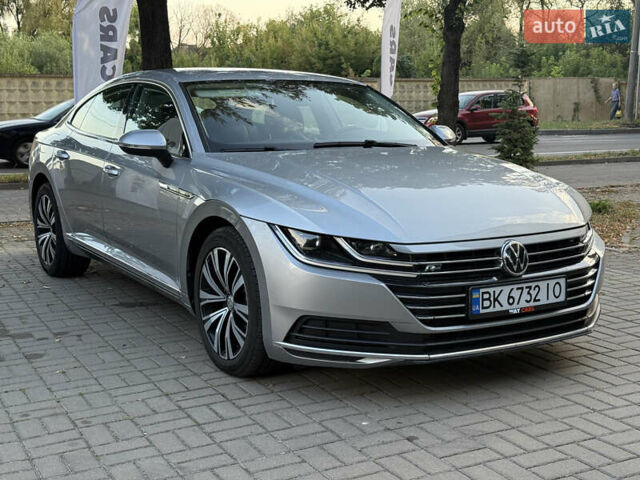 Серый Фольксваген Arteon, объемом двигателя 1.98 л и пробегом 44 тыс. км за 19000 $, фото 1 на Automoto.ua