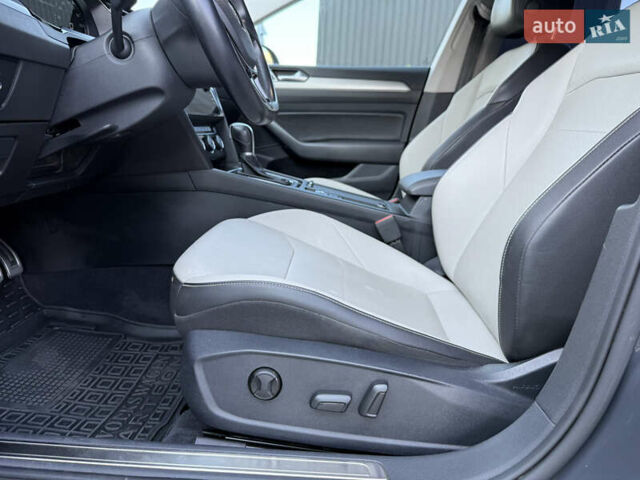 Серый Фольксваген Arteon, объемом двигателя 2 л и пробегом 88 тыс. км за 23900 $, фото 18 на Automoto.ua