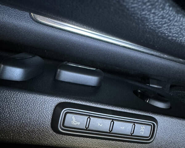 Серый Фольксваген Arteon, объемом двигателя 1.97 л и пробегом 73 тыс. км за 33200 $, фото 129 на Automoto.ua