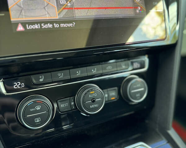 Серый Фольксваген Arteon, объемом двигателя 1.97 л и пробегом 73 тыс. км за 33200 $, фото 101 на Automoto.ua