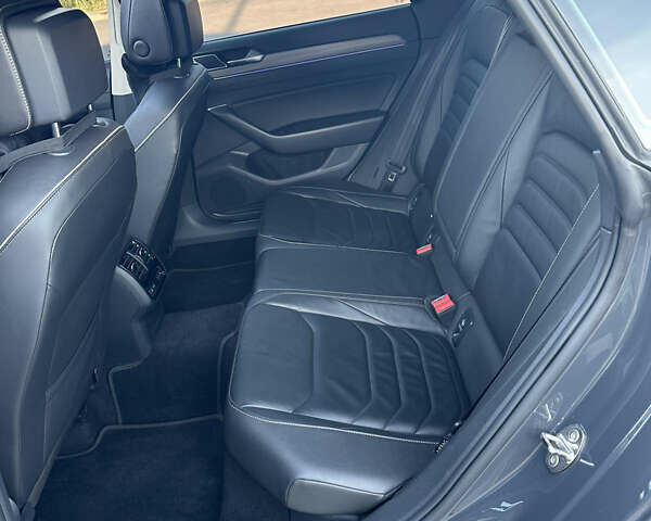 Серый Фольксваген Arteon, объемом двигателя 2 л и пробегом 140 тыс. км за 30000 $, фото 8 на Automoto.ua