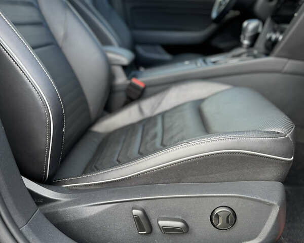 Серый Фольксваген Arteon, объемом двигателя 1.97 л и пробегом 73 тыс. км за 33200 $, фото 110 на Automoto.ua