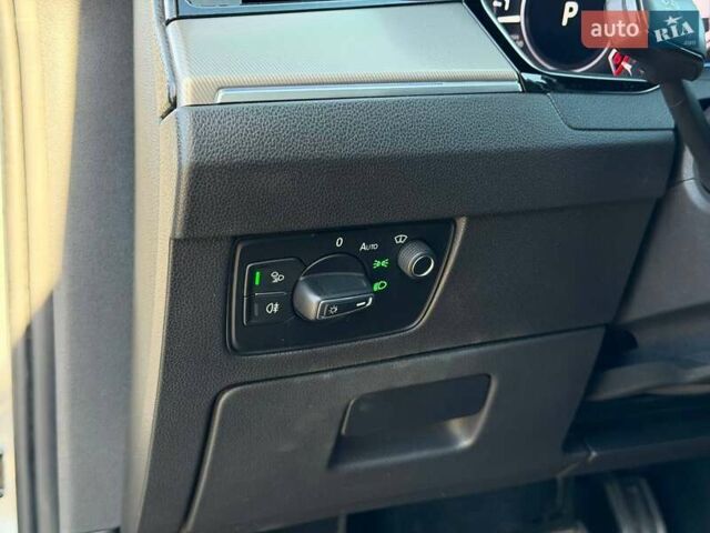 Фольксваген Arteon 2019 в Кривом Роге на Automoto.ua Серый Фольксваген Arteon, объемом двигателя 2 л и пробегом 123 тыс. км за 27800 $, фото 40 на Automoto.ua