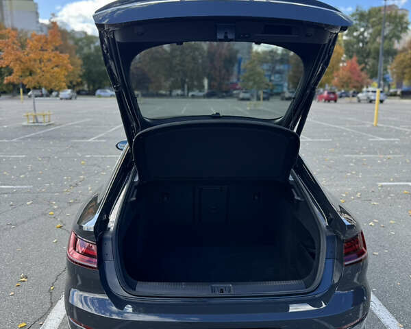 Серый Фольксваген Arteon, объемом двигателя 1.97 л и пробегом 73 тыс. км за 33200 $, фото 40 на Automoto.ua