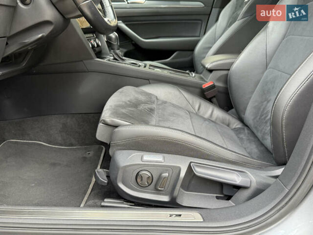 Серый Фольксваген Arteon, объемом двигателя 2 л и пробегом 54 тыс. км за 27500 $, фото 23 на Automoto.ua