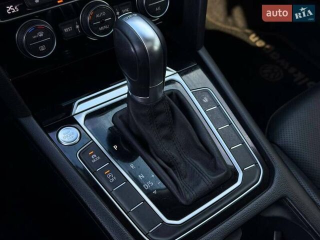 Фольксваген Arteon 2019 в Кривом Роге на Automoto.ua Серый Фольксваген Arteon, объемом двигателя 2 л и пробегом 123 тыс. км за 27800 $, фото 60 на Automoto.ua