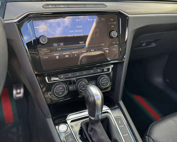 Серый Фольксваген Arteon, объемом двигателя 1.97 л и пробегом 73 тыс. км за 33200 $, фото 89 на Automoto.ua