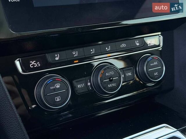 Фольксваген Arteon 2019 в Кривом Роге на Automoto.ua Серый Фольксваген Arteon, объемом двигателя 2 л и пробегом 123 тыс. км за 27800 $, фото 59 на Automoto.ua