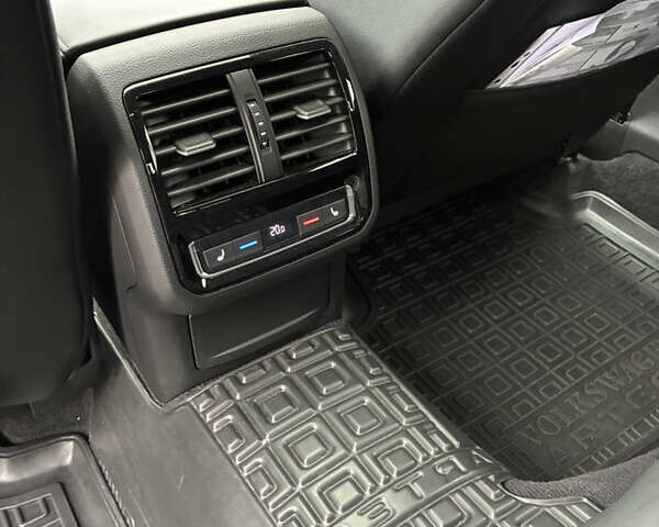 Серый Фольксваген Arteon, объемом двигателя 2 л и пробегом 162 тыс. км за 30000 $, фото 5 на Automoto.ua