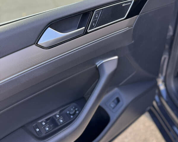 Серый Фольксваген Arteon, объемом двигателя 1.97 л и пробегом 73 тыс. км за 33200 $, фото 87 на Automoto.ua