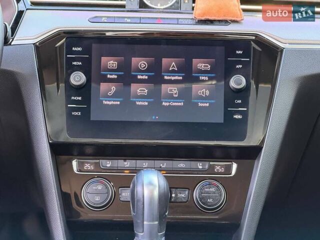 Фольксваген Arteon 2019 в Кривом Роге на Automoto.ua Серый Фольксваген Arteon, объемом двигателя 2 л и пробегом 123 тыс. км за 27800 $, фото 51 на Automoto.ua