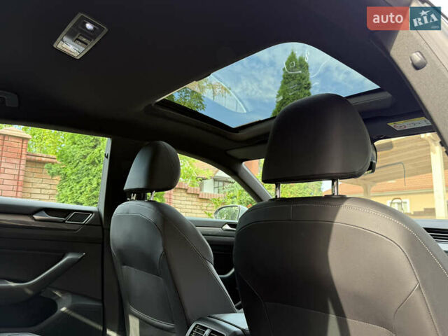 Серый Фольксваген Arteon, объемом двигателя 2 л и пробегом 54 тыс. км за 27500 $, фото 32 на Automoto.ua