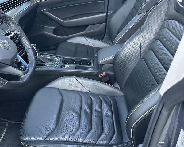 Серый Фольксваген Arteon, объемом двигателя 2 л и пробегом 140 тыс. км за 30000 $, фото 10 на Automoto.ua