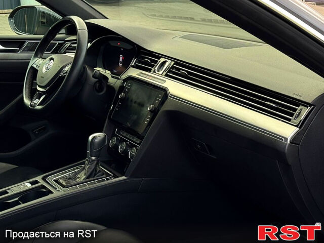 Серый Фольксваген Arteon, объемом двигателя 2 л и пробегом 40 тыс. км за 24500 $, фото 6 на Automoto.ua