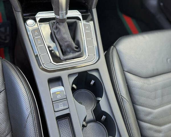 Серый Фольксваген Arteon, объемом двигателя 1.97 л и пробегом 73 тыс. км за 33200 $, фото 88 на Automoto.ua