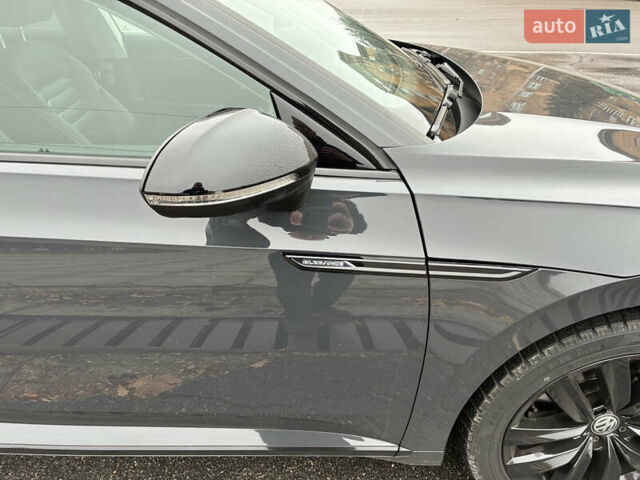 Серый Фольксваген Arteon, объемом двигателя 2 л и пробегом 162 тыс. км за 30000 $, фото 3 на Automoto.ua