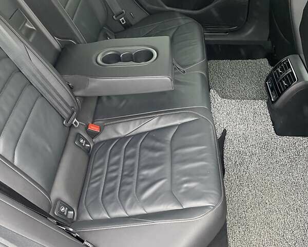 Сірий Фольксваген Arteon, об'ємом двигуна 1.97 л та пробігом 98 тис. км за 28750 $, фото 35 на Automoto.ua