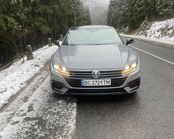 Серый Фольксваген Arteon, объемом двигателя 1.97 л и пробегом 160 тыс. км за 32500 $, фото 2 на Automoto.ua