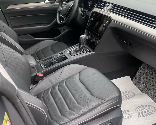 Сірий Фольксваген Arteon, об'ємом двигуна 1.97 л та пробігом 98 тис. км за 28750 $, фото 29 на Automoto.ua