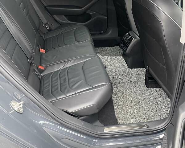 Сірий Фольксваген Arteon, об'ємом двигуна 1.97 л та пробігом 98 тис. км за 28750 $, фото 37 на Automoto.ua