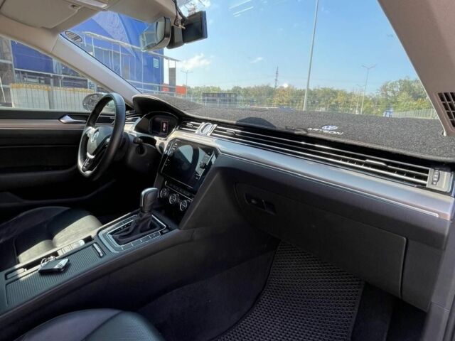 Серый Фольксваген Arteon, объемом двигателя 2 л и пробегом 72 тыс. км за 27500 $, фото 4 на Automoto.ua
