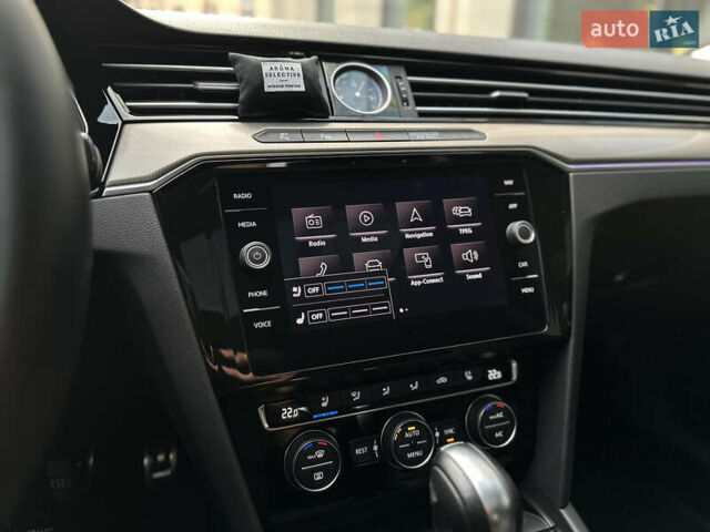 Серый Фольксваген Arteon, объемом двигателя 1.97 л и пробегом 98 тыс. км за 29700 $, фото 27 на Automoto.ua