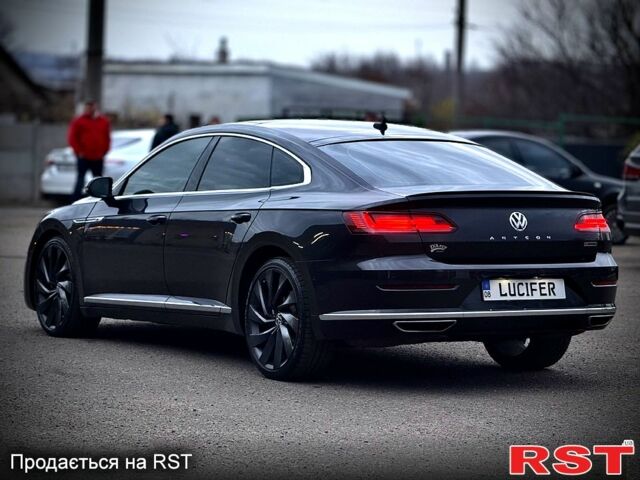 Серый Фольксваген Arteon, объемом двигателя 2 л и пробегом 80 тыс. км за 25000 $, фото 1 на Automoto.ua